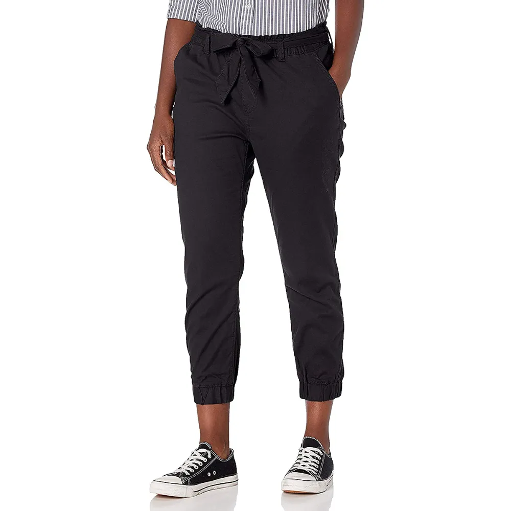 black-friday-joggers-levis