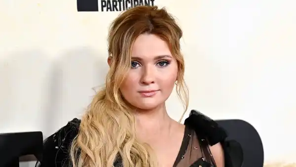 Abigail Breslin Opens Up About ‘Weird’ Christmas After Her Father Died of COVID-19 in February