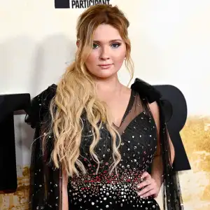 Abigail Breslin Opens Up About ‘Weird’ Christmas After Her Father Died of COVID-19 in February