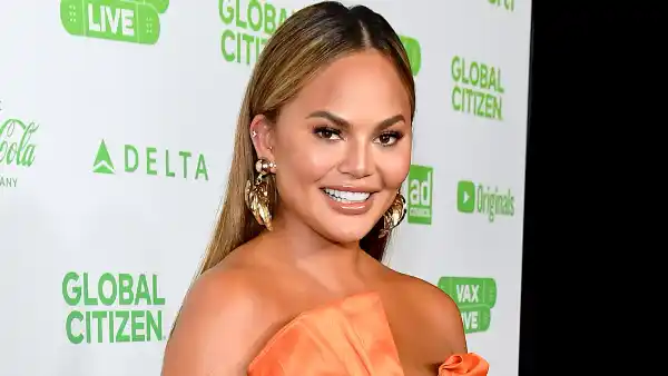 Chrissy Teigen Shares Results of Her Eyebrow Transplant Surgery