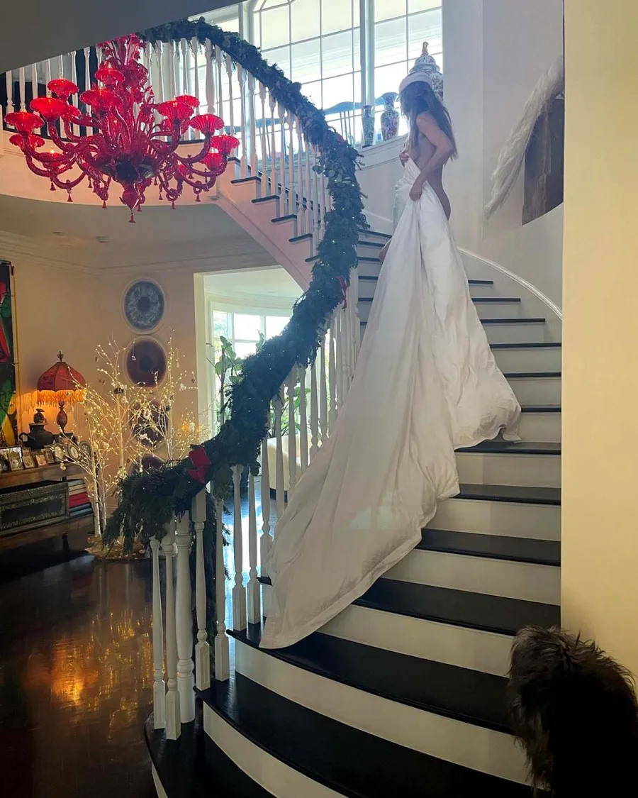 Heidi Klum Strips Down Sexy Snap Back Bed