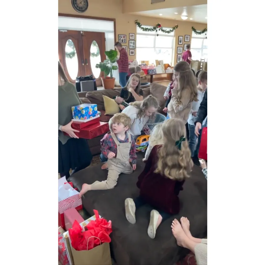 How the Duggar Family Celebrated Christmas Together After Josh Duggar Conviction 07