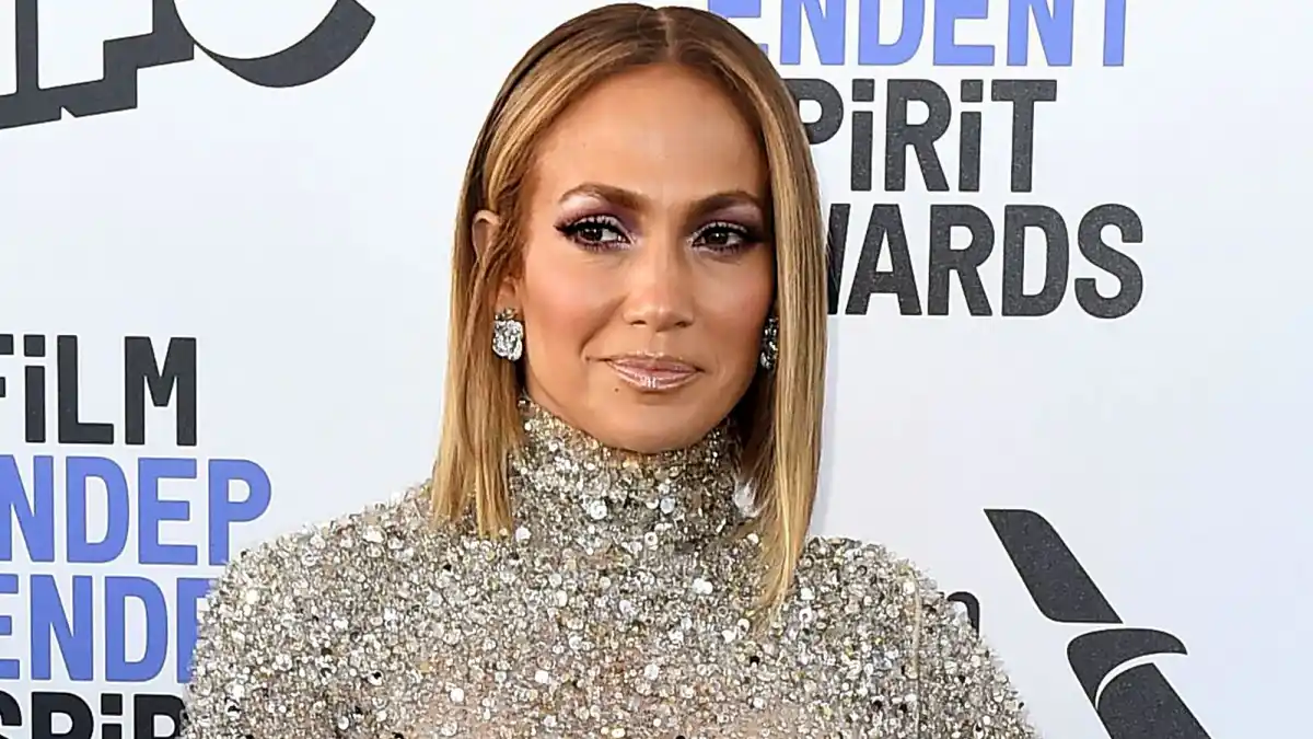 ICYMI! Jennifer Lopez Had Bubblegum Pink Hair for a Hot Second