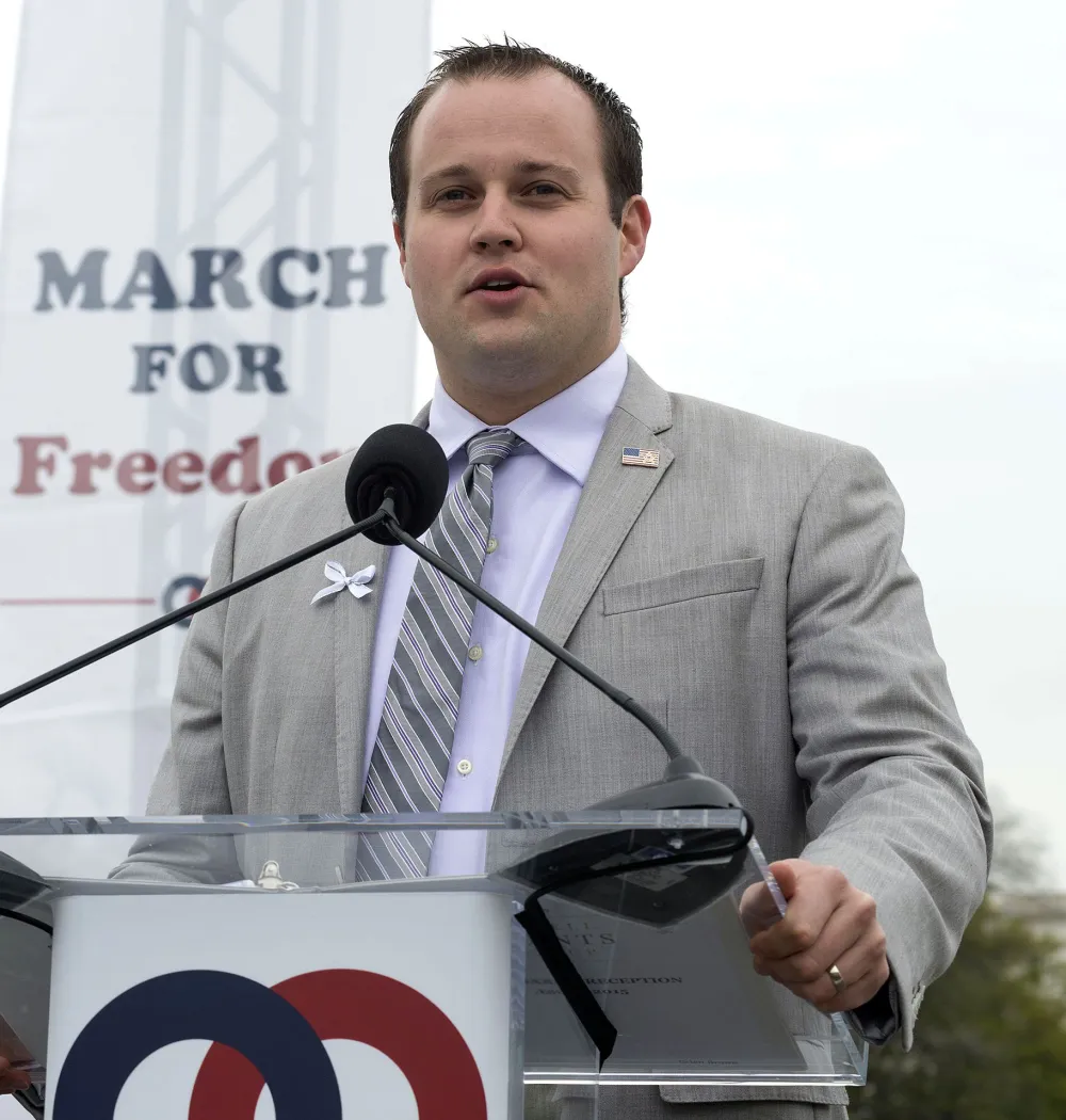 Jill Duggar Testify Derick Dillard Attends Day 2 of Josh Duggar Trial 2b