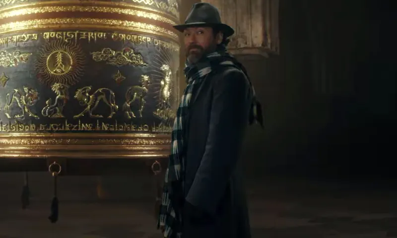 Jude Law's Dumbledore Vows to 'Defeat' Foes in 'Fantastic Beasts' Trailer