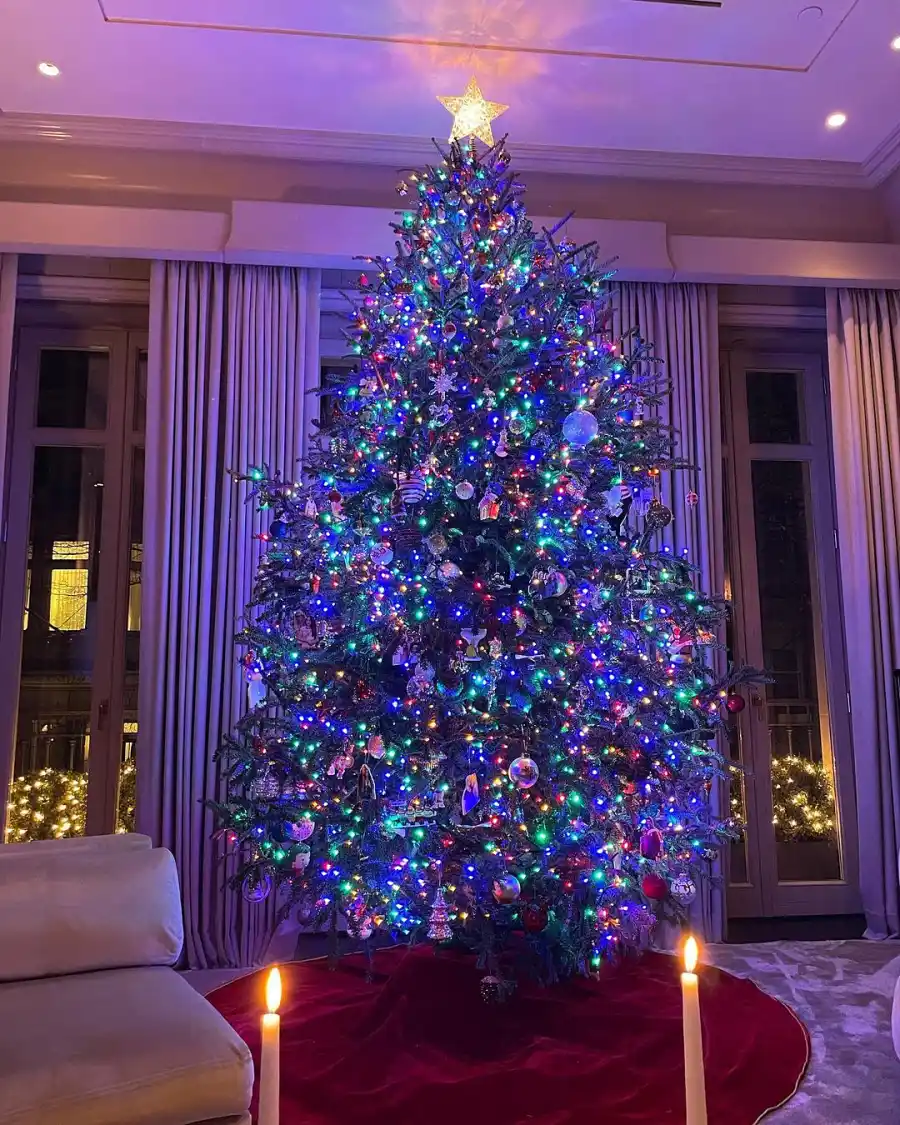 Kelly Ripa Celebrities Decorating for Holidays 2021