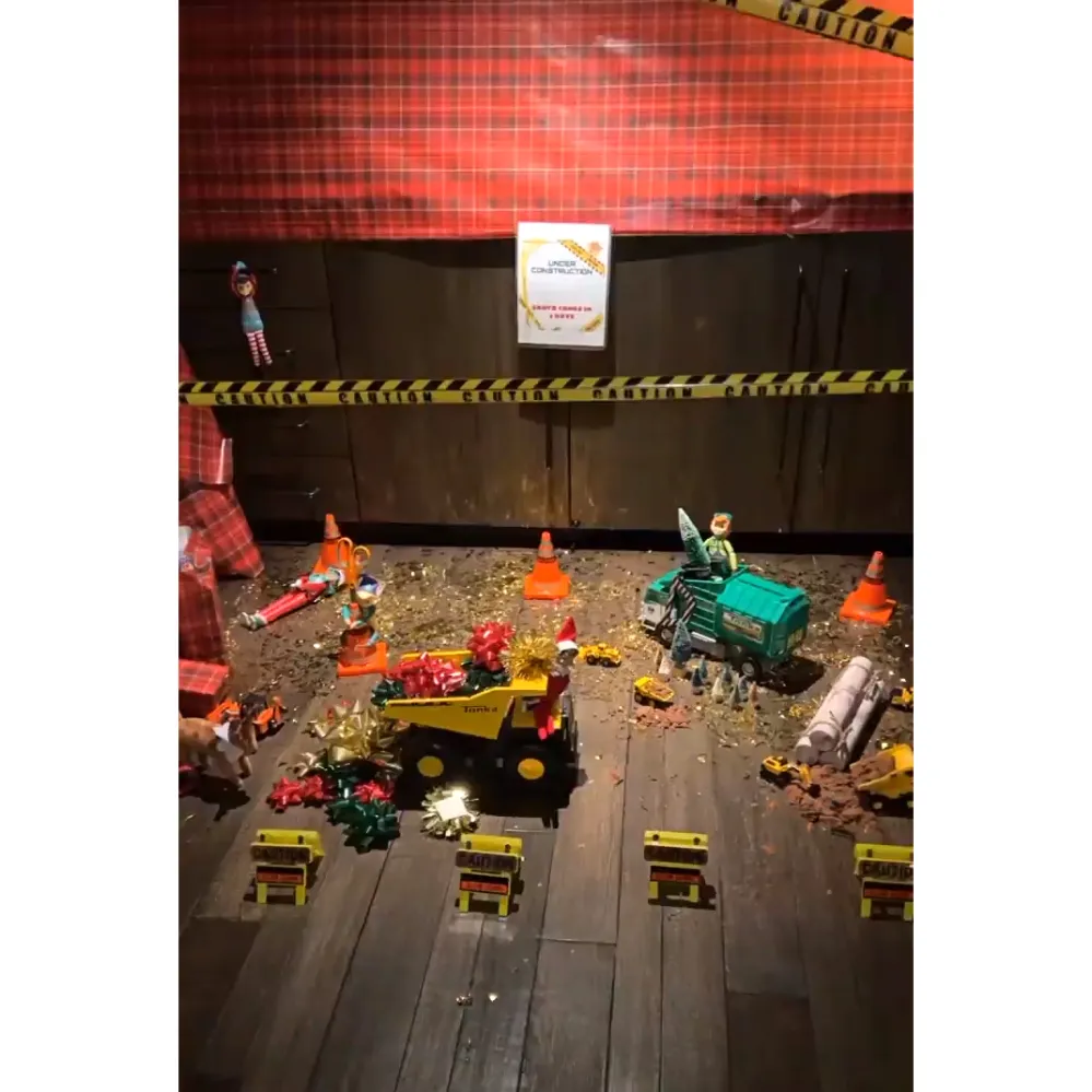 Kim Kardashian Says She&rsquo;s &lsquo;Really Lazy&rsquo; After Seeing Kourtney Kardashian&rsquo;s Elf on the Shelf Setup