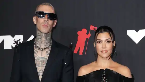 Kourtney Kardashian Models 8,145 Diamond Necklace Dedicated to Travis Barker