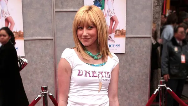 LOL Watch Ashley Tisdale Troll Her Bad Fashion From 2005