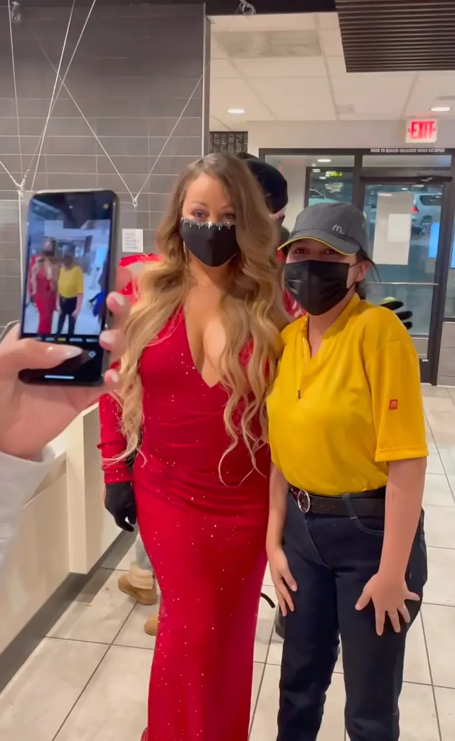 Mariah Carey Wears Full-Length Sequined Gown to McDonald&rsquo;s Orders a Cheeseburger