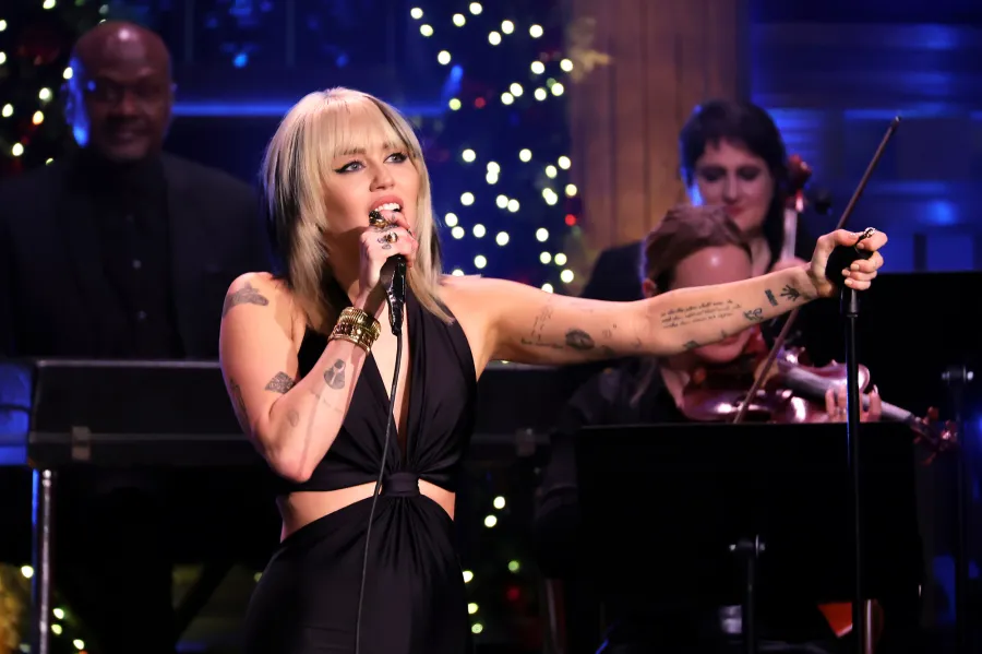 Miley Cyrus Pokes Fun at Pete Davidson's Relationship With Kim Kardashian: 'Should Have Been Me'