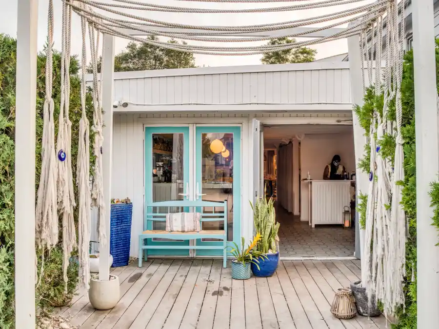 Happy New Year! Ring in 2022 at New York City Hottest Restaurants