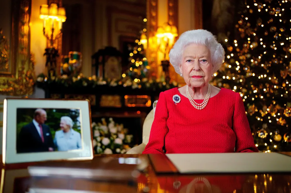 Queen Elizabeth Christmas Brooch Is Making Internet Teary Prince Phillip