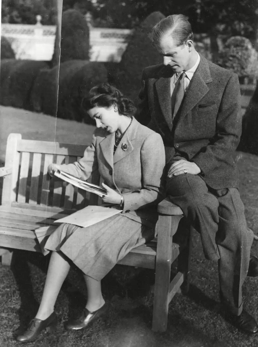 Queen Elizabeth Christmas Brooch Is Making Internet Teary Prince Phillip