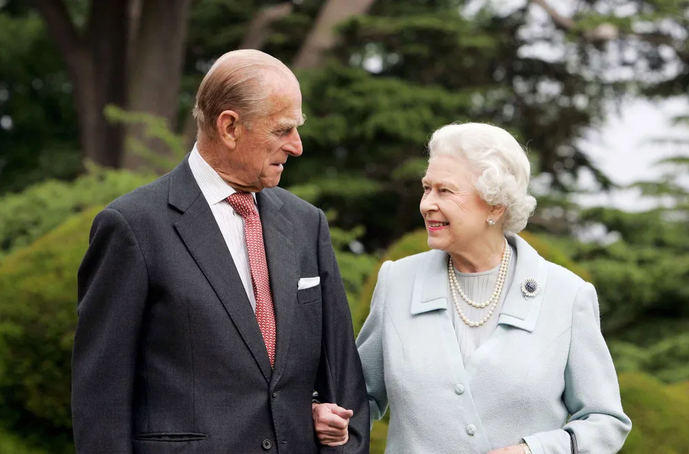 Queen Elizabeth Christmas Brooch Is Making Internet Teary Prince Phillip