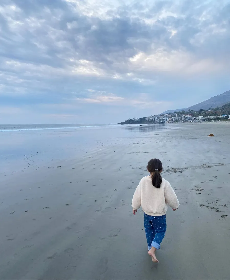 Sandy Stroll! Mindy Kaling Feels ‘Content’ After Beach Walk With Daughter