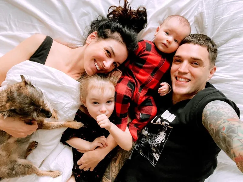 Shenae-Grimes Beech Claps Back at Mom-Shamers: I ‘Shrug it Off’