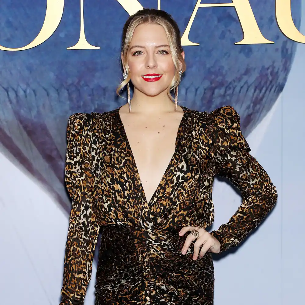 The Other Two Helene Yorke Models Mom 40 Year Old Wedding Dress