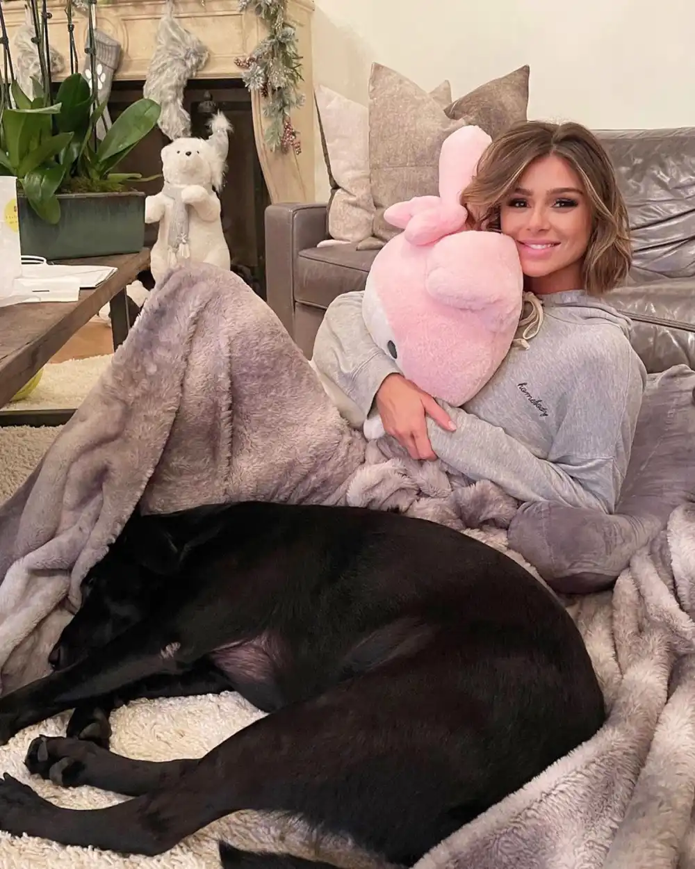 Vanderpump Rules Raquel Is Surrounded By So Much Love After James Split