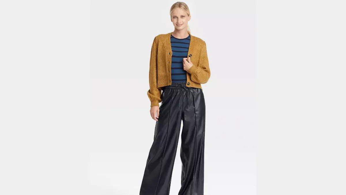 Who What Wear™ Women's Mid-Rise Wide Leg Jogger Pants