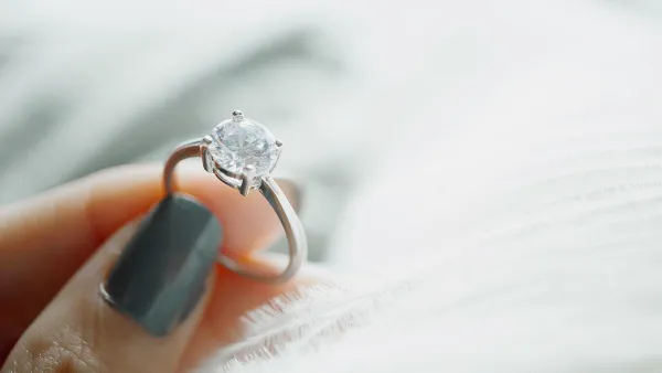 engagement-rings-jewelry-gifts-diamond