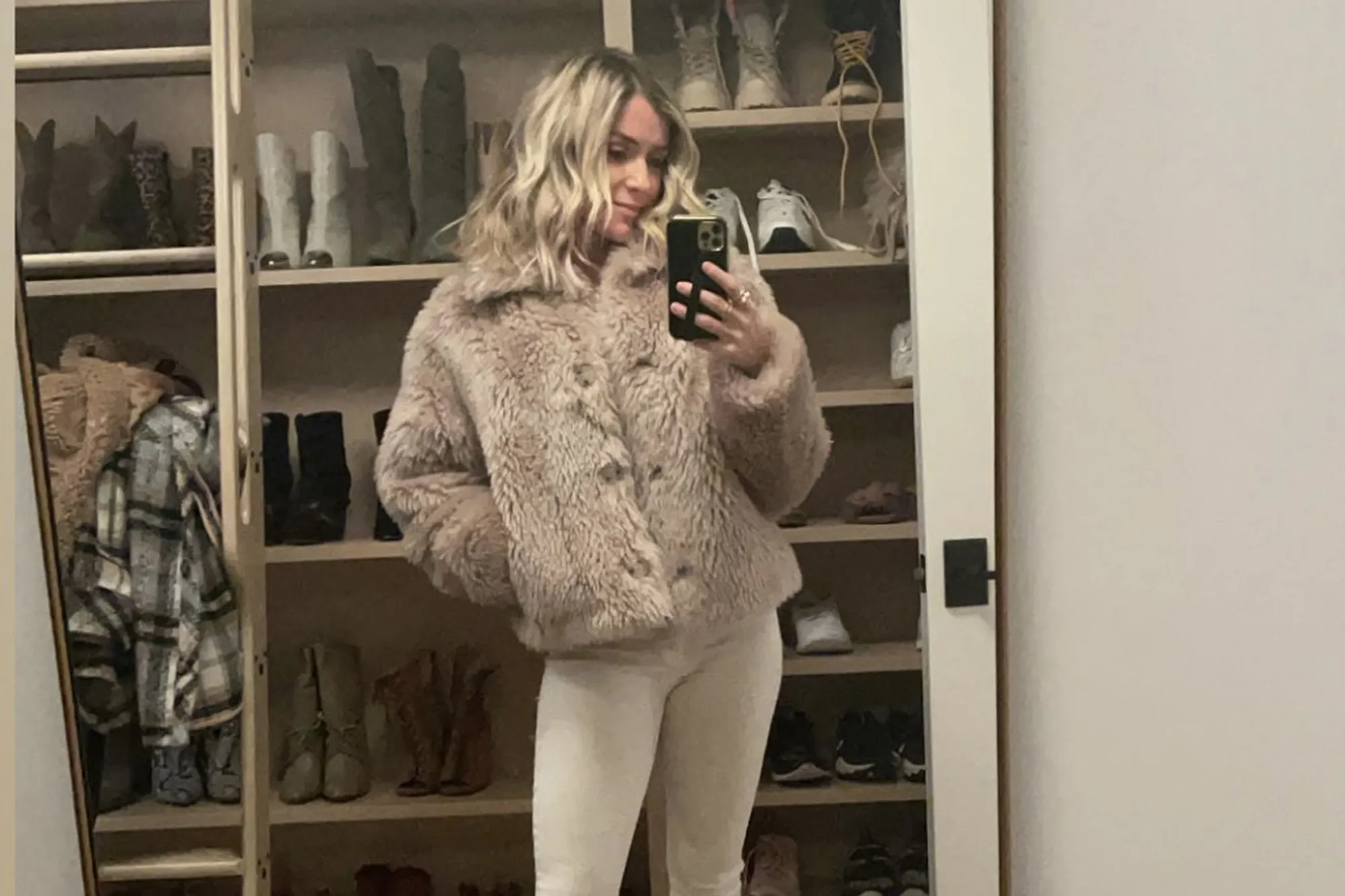 kristin-cavallari-mirror-selfie-white-jeans-fuzzy-coat''