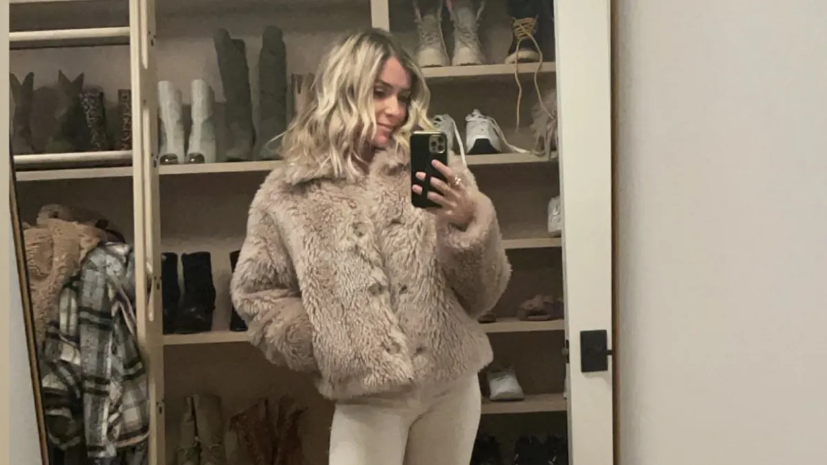 kristin-cavallari-mirror-selfie-white-jeans-fuzzy-coat''