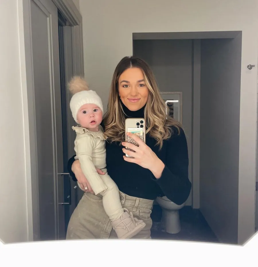 8 Months! See Sadie Robertson’s Sweetest Photos With Daughter Honey