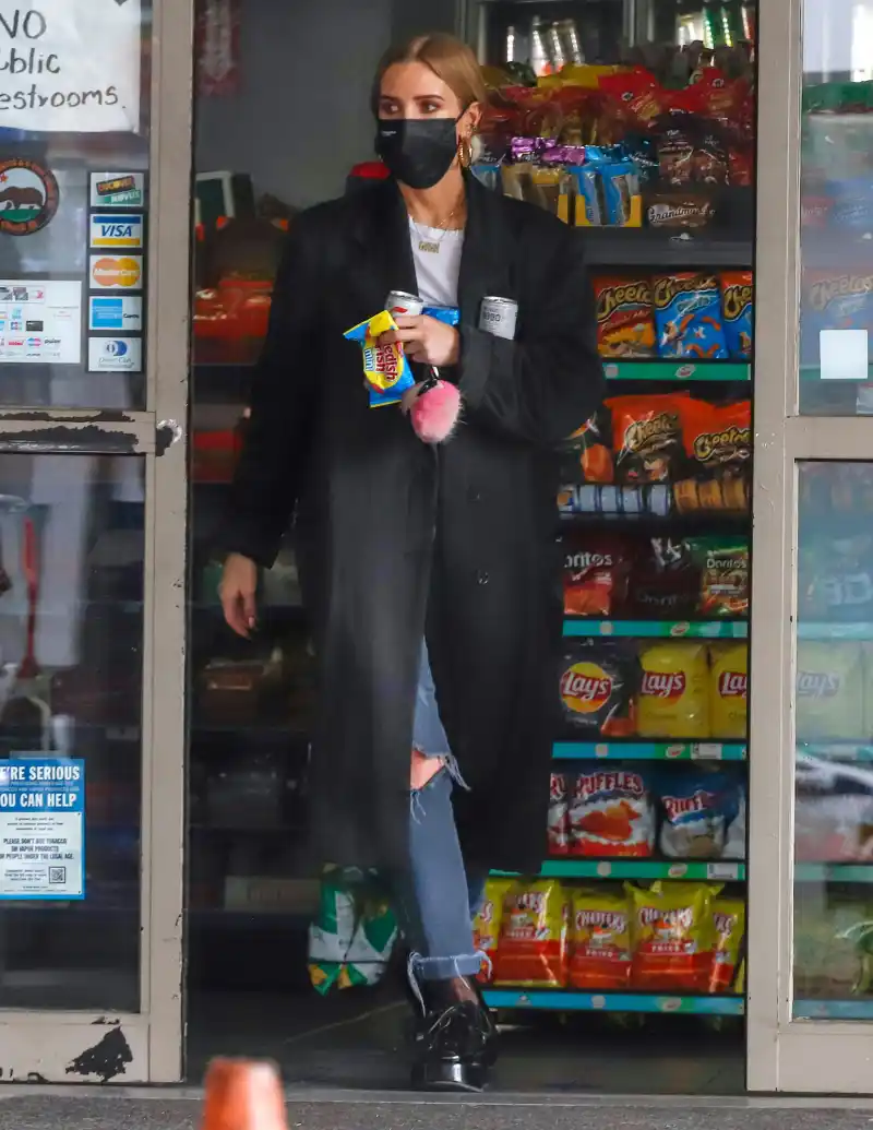 Ashlee Simpson They Stock Up On Snacks Just Like Us