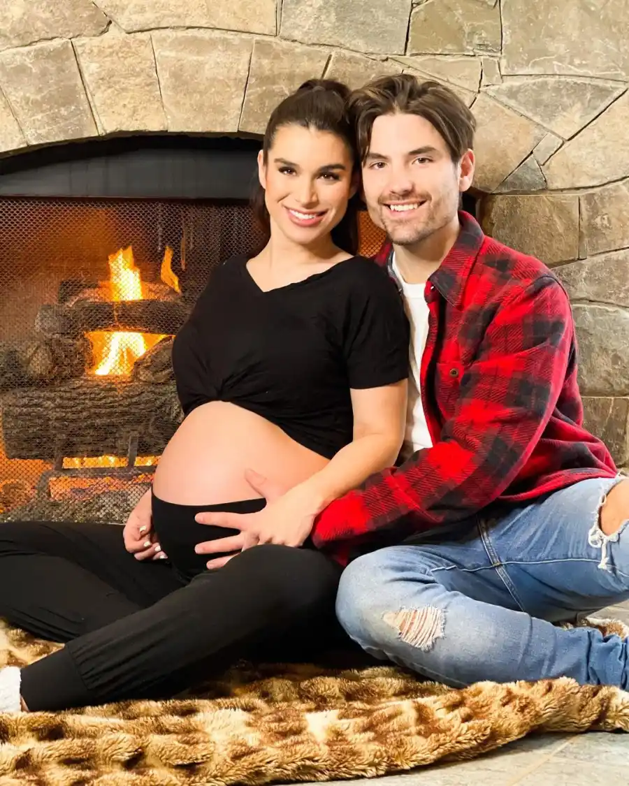 Ashley Iaconetti's Pregnancy Pics Ahead of 1st Child