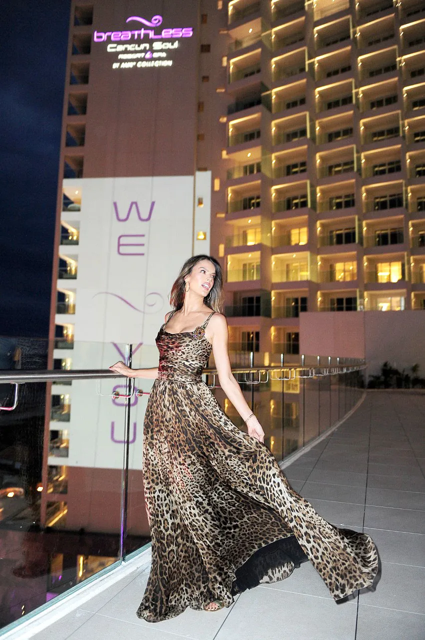 Buzzzz o Meter Stars Are Buzzing About This Everyday Workout Gear Alessandra Ambrosio