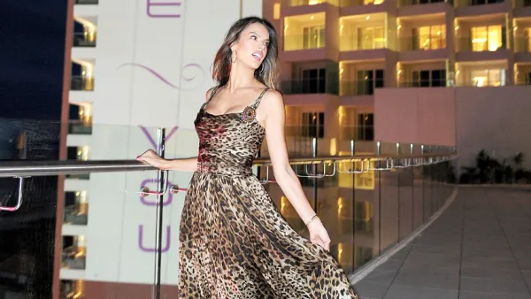 Buzzzz o Meter Stars Are Buzzing About This Everyday Workout Gear Alessandra Ambrosio