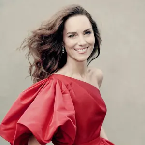 Duchess Kate Celebrates 40th Birthday With 3 Regal National Portrait Gallery Photographs