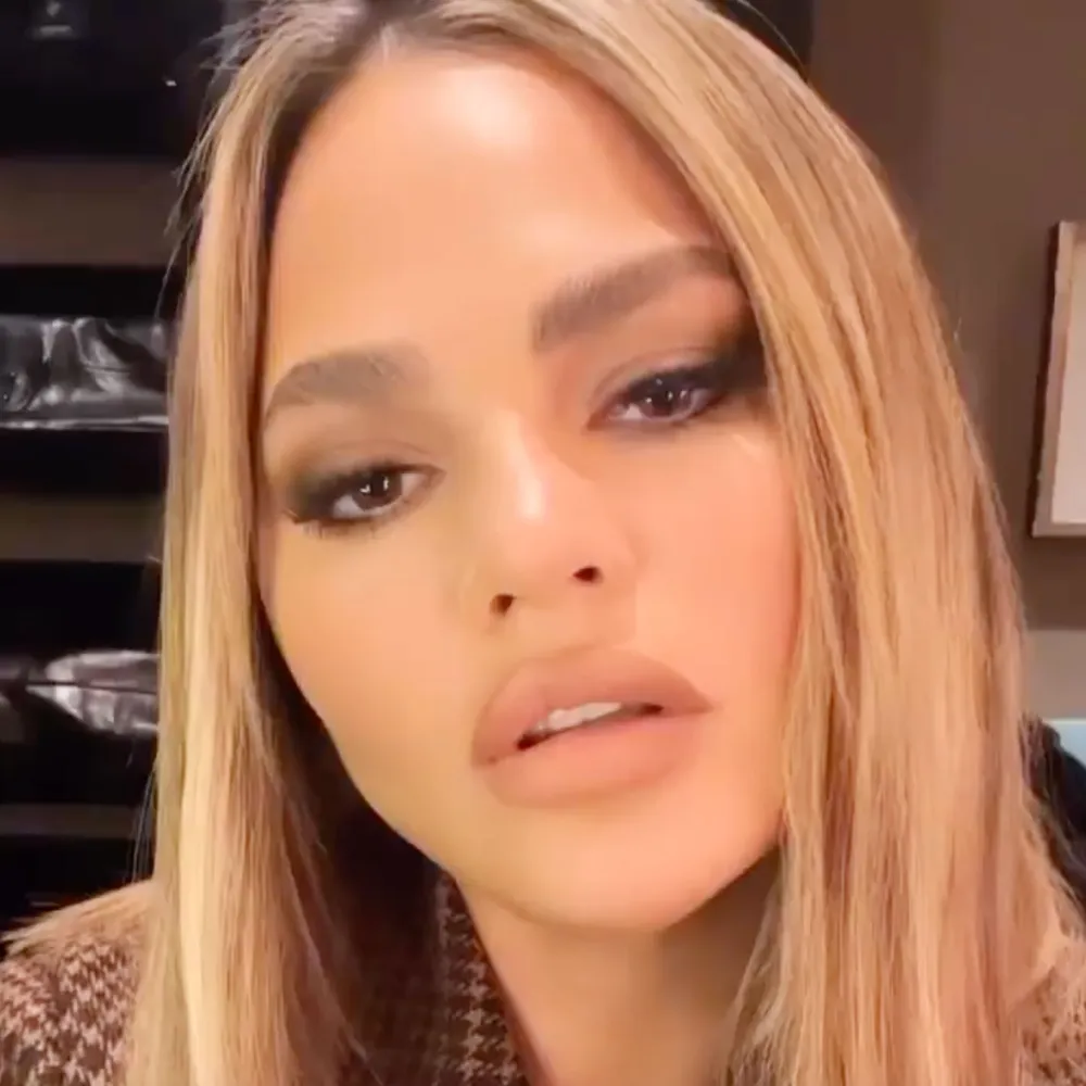 Fans Think Chrissy Teigen Looks Just Like Khloe Kardashian Recent Pic