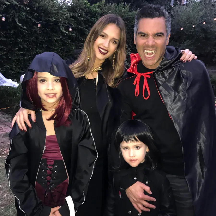 Halloween 2017 Celebrity Couples Costumes Jessica Alba