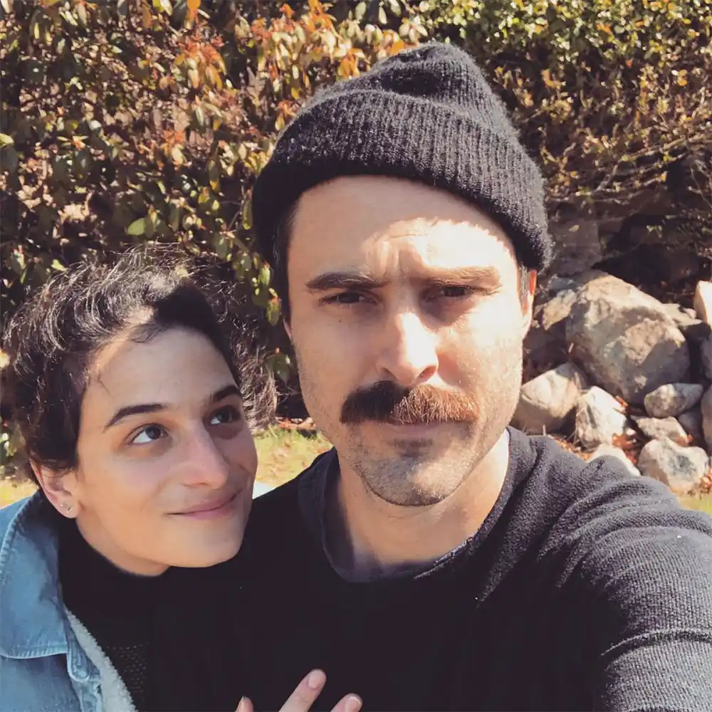 Jenny Slate Married Ben Shattuck In Living Room Ceremony