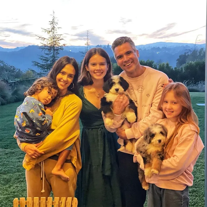 Jessica Alba and Cash Warren Adopt 2 Dogs Share Family of 5 Photo