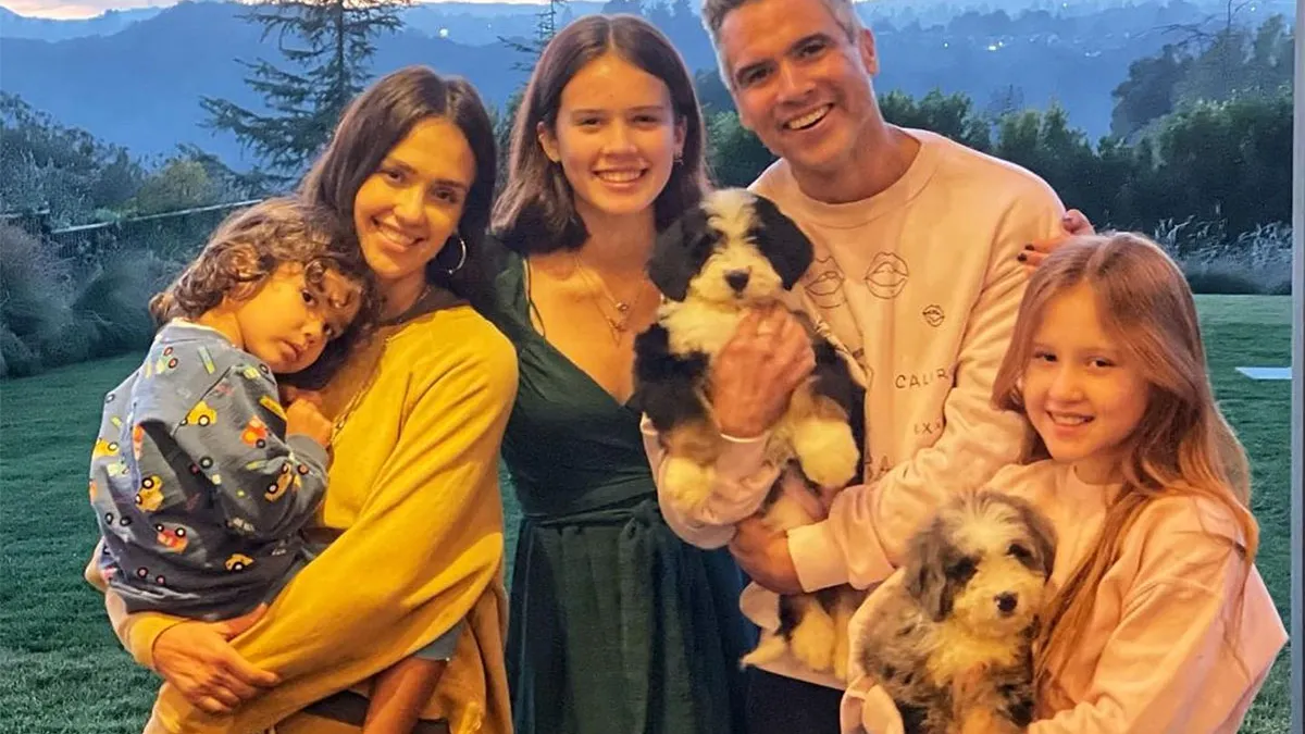 Jessica Alba and Cash Warren Adopt 2 Dogs Share Family of 5 Photo