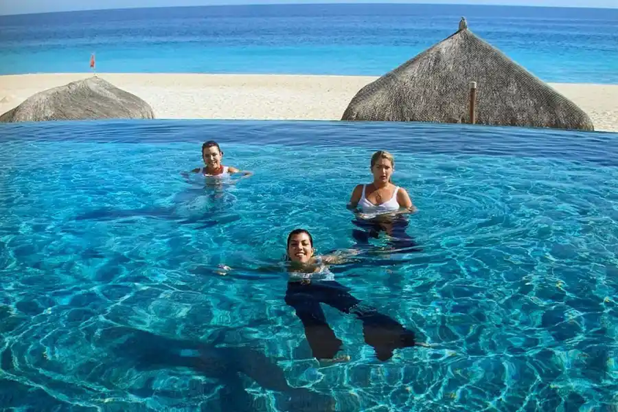 Kourtney Kardashian Just Shared a Throwback Bikini Pic From 2005 — and She Honestly Looks the Same