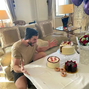 Liam Hemsworth Celebrities’ Best Cakes
