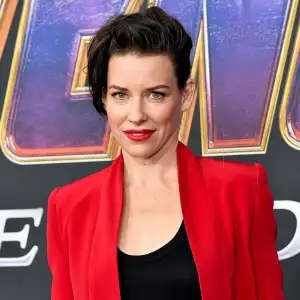Marvel Star Evangeline Lilly Attends Anti Vax Protest Read Her Statement Smile Red Carpet
