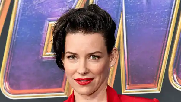 Marvel Star Evangeline Lilly Attends Anti Vax Protest Read Her Statement Smile Red Carpet