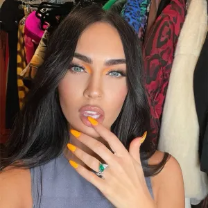 Megan Fox Put Her Own Spin on Euphoria High Glam Neon Nails Graphic Eye Engagement Ring 2
