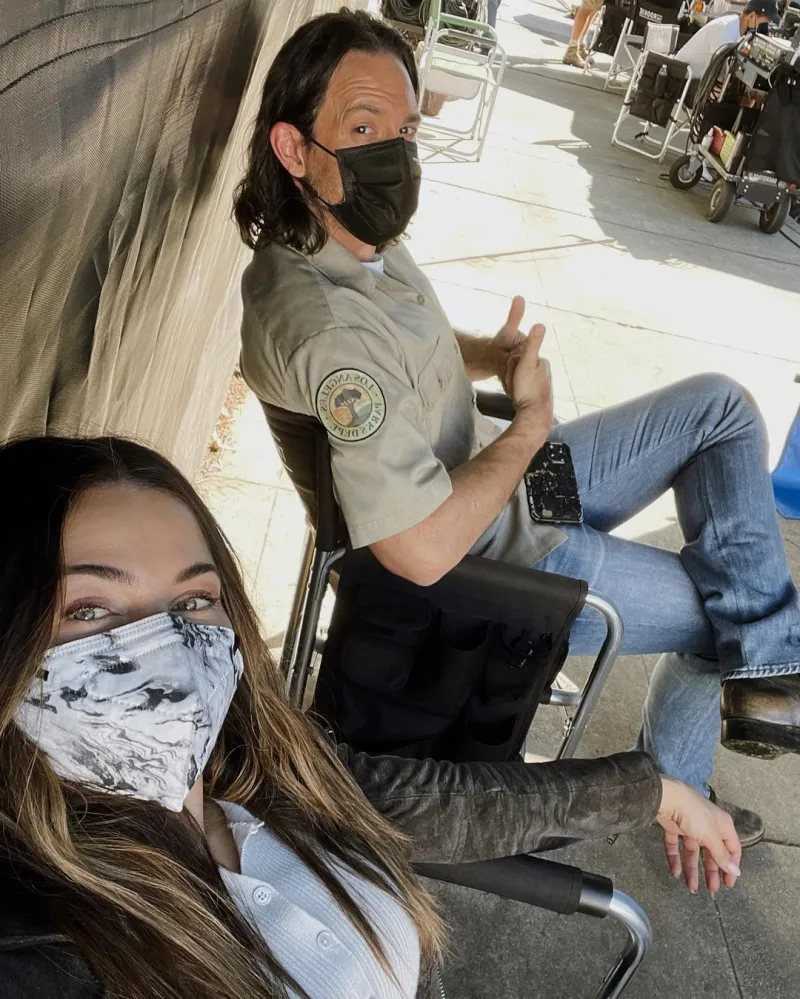 New 'Scene Partner'! Steve Kazee Joins Jenna Dewan on ‘The Rookie’ Set