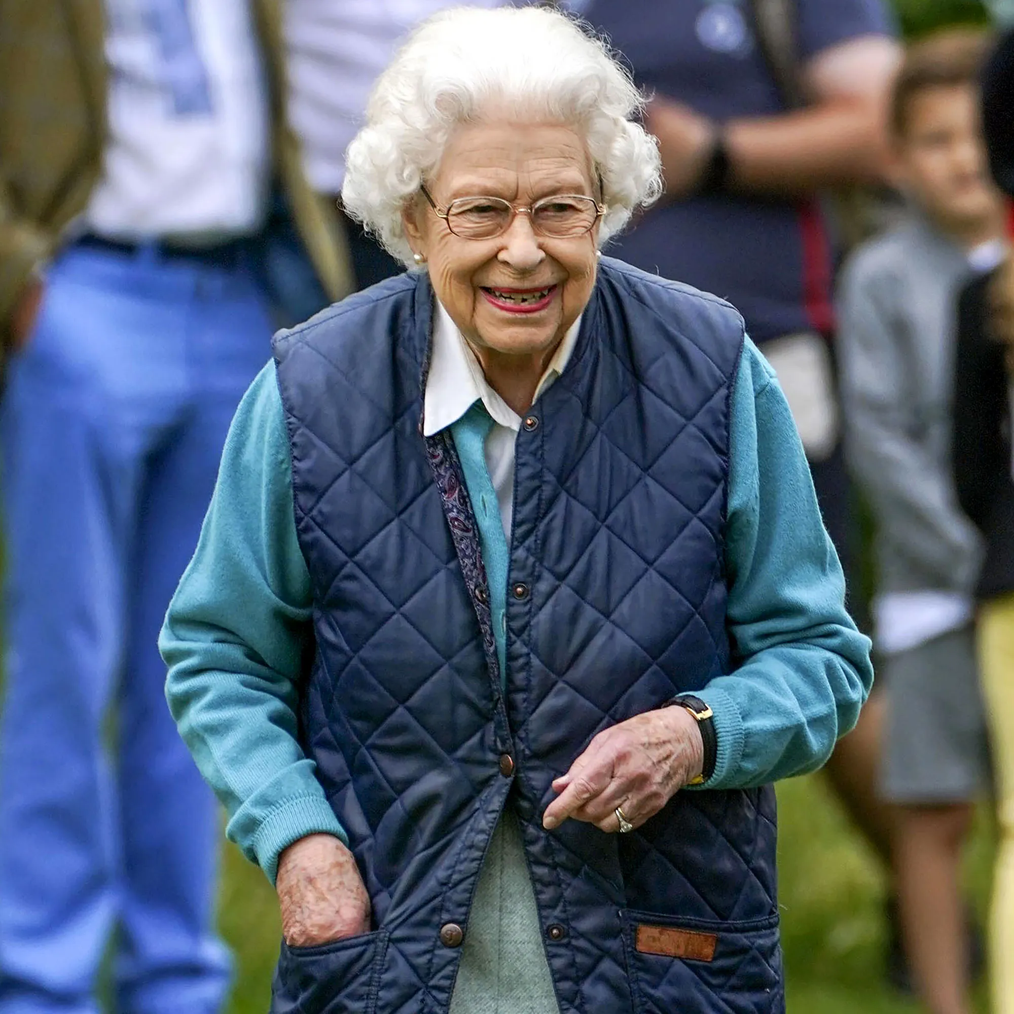 Queen Elizabeth Praises Toddler Who Dressed as Her for Halloween: You Look ’Splendid’