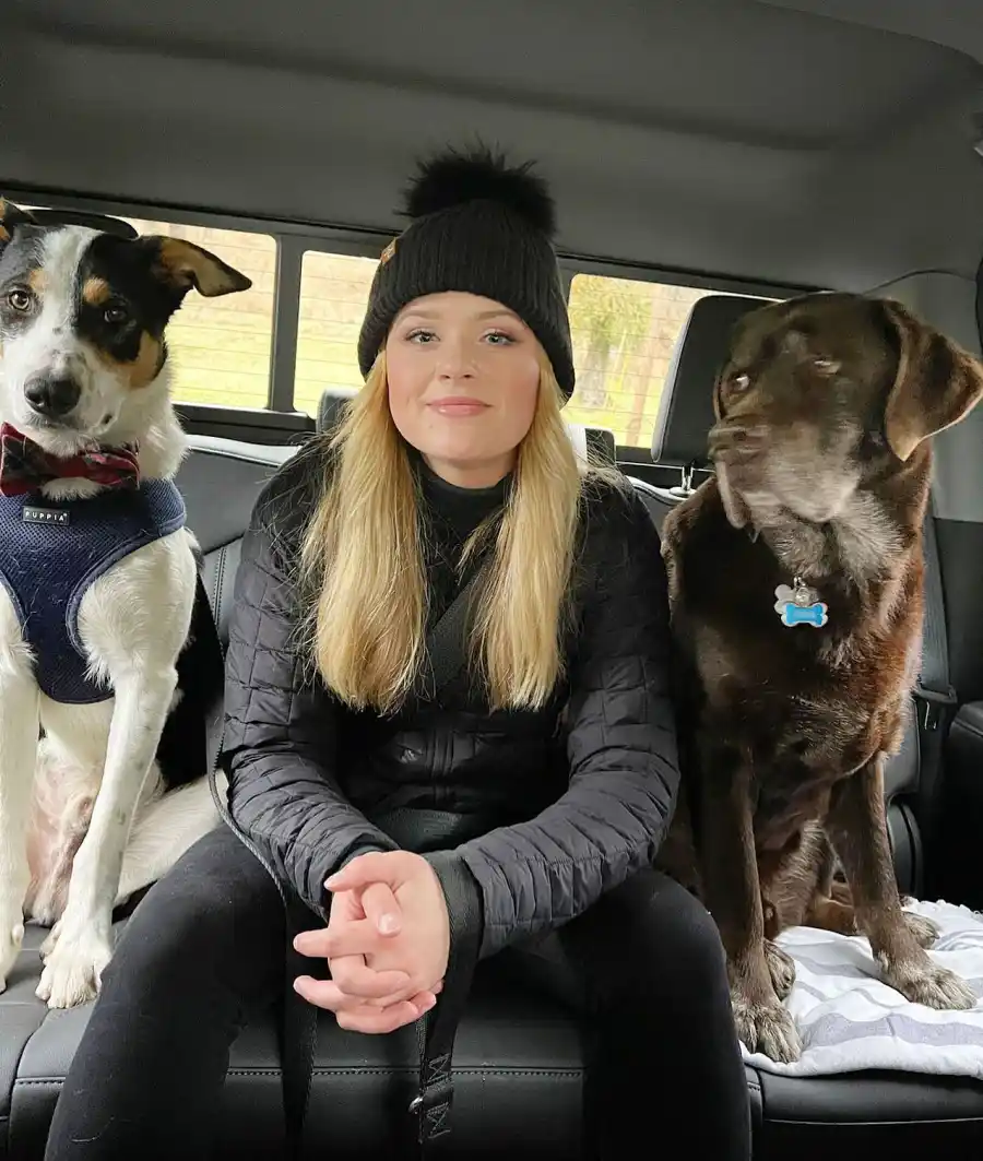 Reese Witherspoon Shares Sweet Snap Daughter Ava With Family Dogs