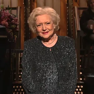 'Saturday Night Live' Airs 2010 Betty White Episode After Her Death: 'Rest in Peace'
