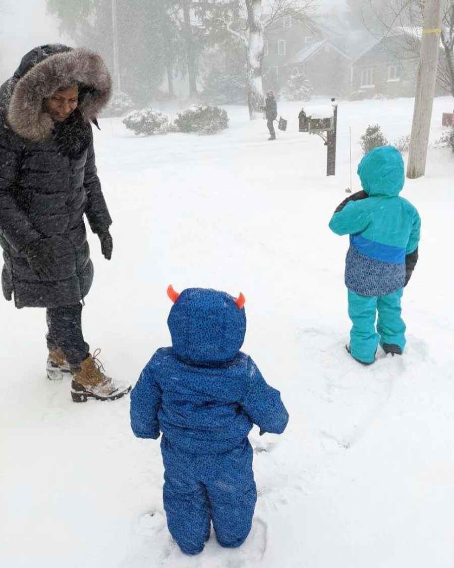 See Mindy Kaling’s 2 Kids Playing in Snow for the 1st Time: ‘So Beautiful’
