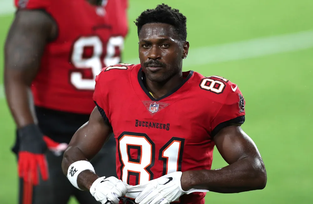 Tampa Bay Buccaneers&rsquo; Antonio Brown Breaks Silence, Claims He Didn&rsquo;t Quit the NFL