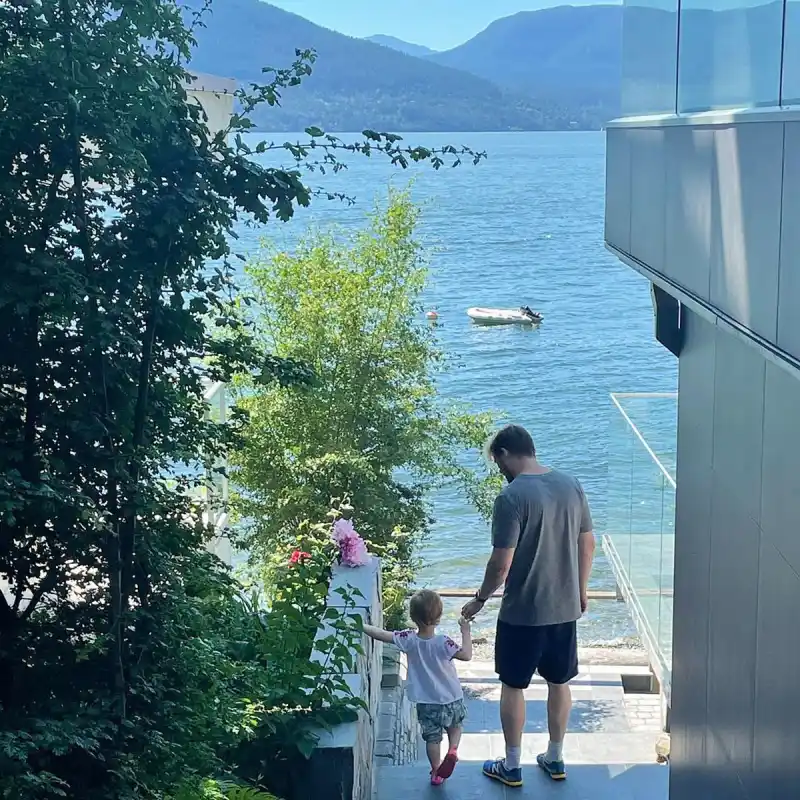 Yellowjacket Melanie Lynskey Jason Ritter Sweet Relationship Moments